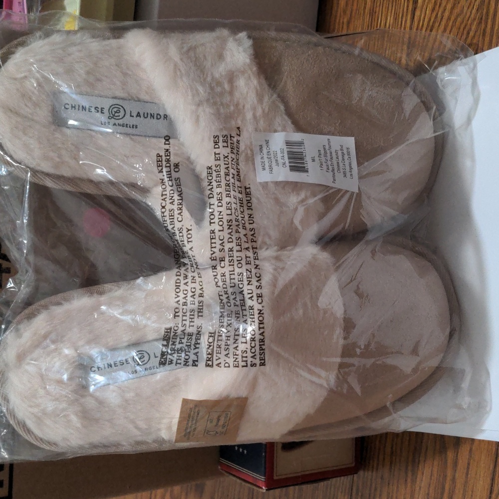 Chinese Laundry Faux Fur Slippers M/L